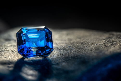 blue sapphire gemstone