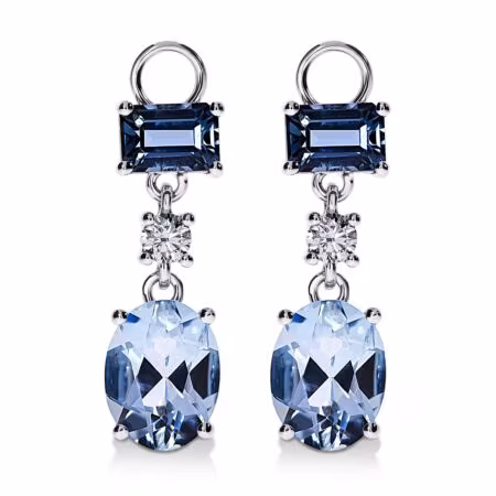 AMAVEO Expression Charms aus Gold, Ovale Sky Blue Topase 4,0 ct, London Blue Topase im Smaragdschliff 1,60 ct mit Akzent-Diamanten