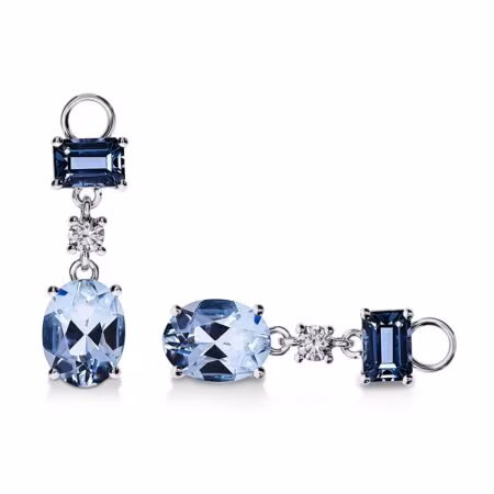 AMAVEO Expression Charms aus Gold, Ovale Sky Blue Topase 4,0 ct, London Blue Topase im Smaragdschliff 1,60 ct mit Akzent-Diamanten