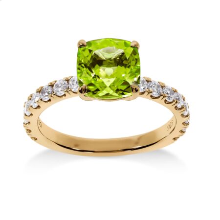 REGALIS Solitärring aus Gold, Gelblich grüner Kissen-Peridot 2,20 ct mit Akzent-Diamanten