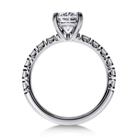 NOVIA Solitärring aus Gold, Ovaler Diamant 2,50 ct mit Akzent-Diamanten